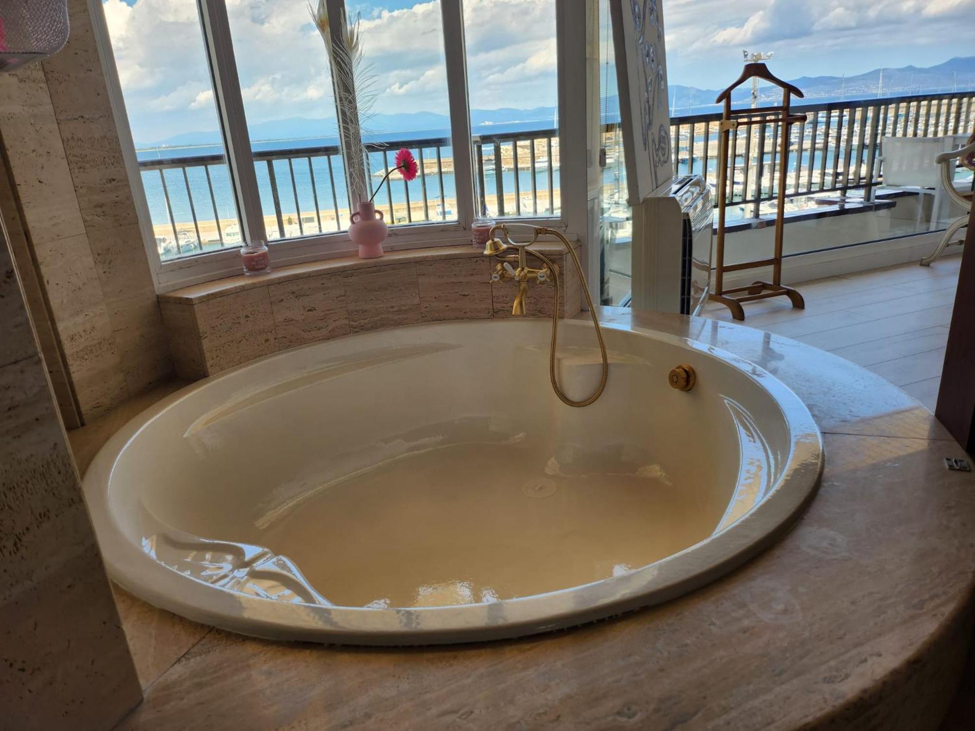 L' Escala Solo Atico Guest Suites מראה חיצוני תמונה