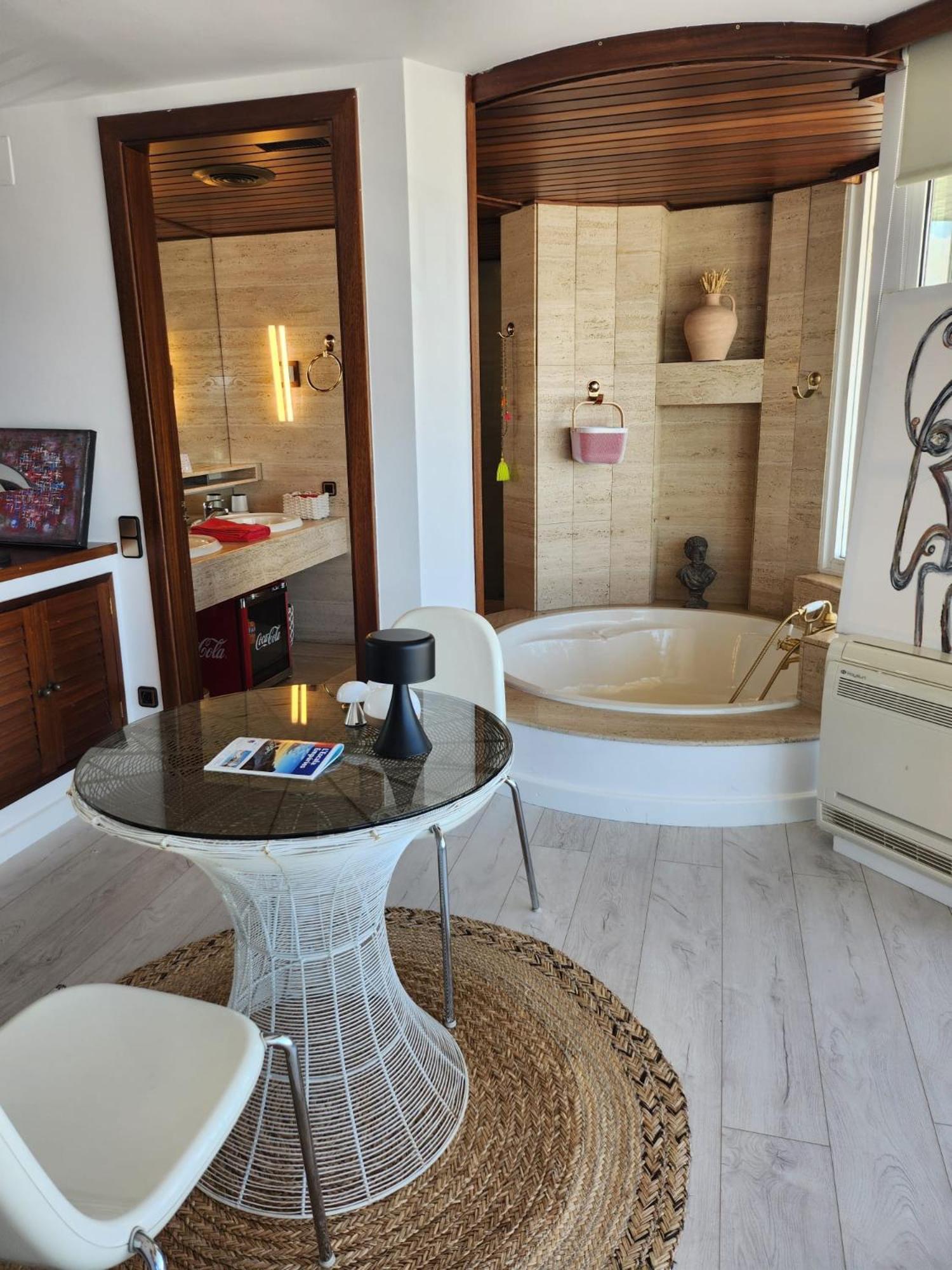 L' Escala Solo Atico Guest Suites מראה חיצוני תמונה