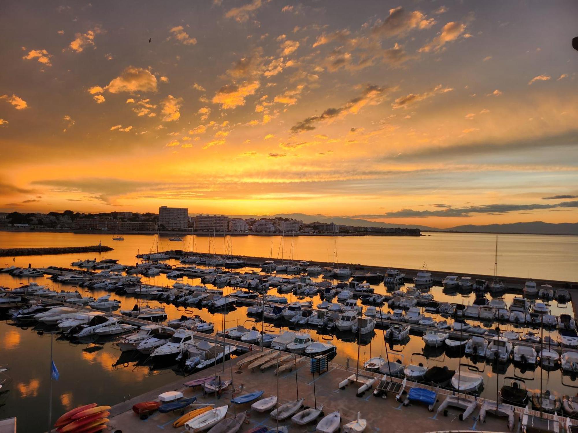 L' Escala Solo Atico Guest Suites מראה חיצוני תמונה